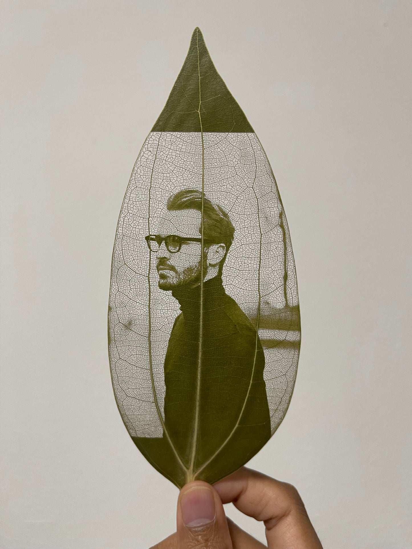 Leaf Engraving With LED Frame