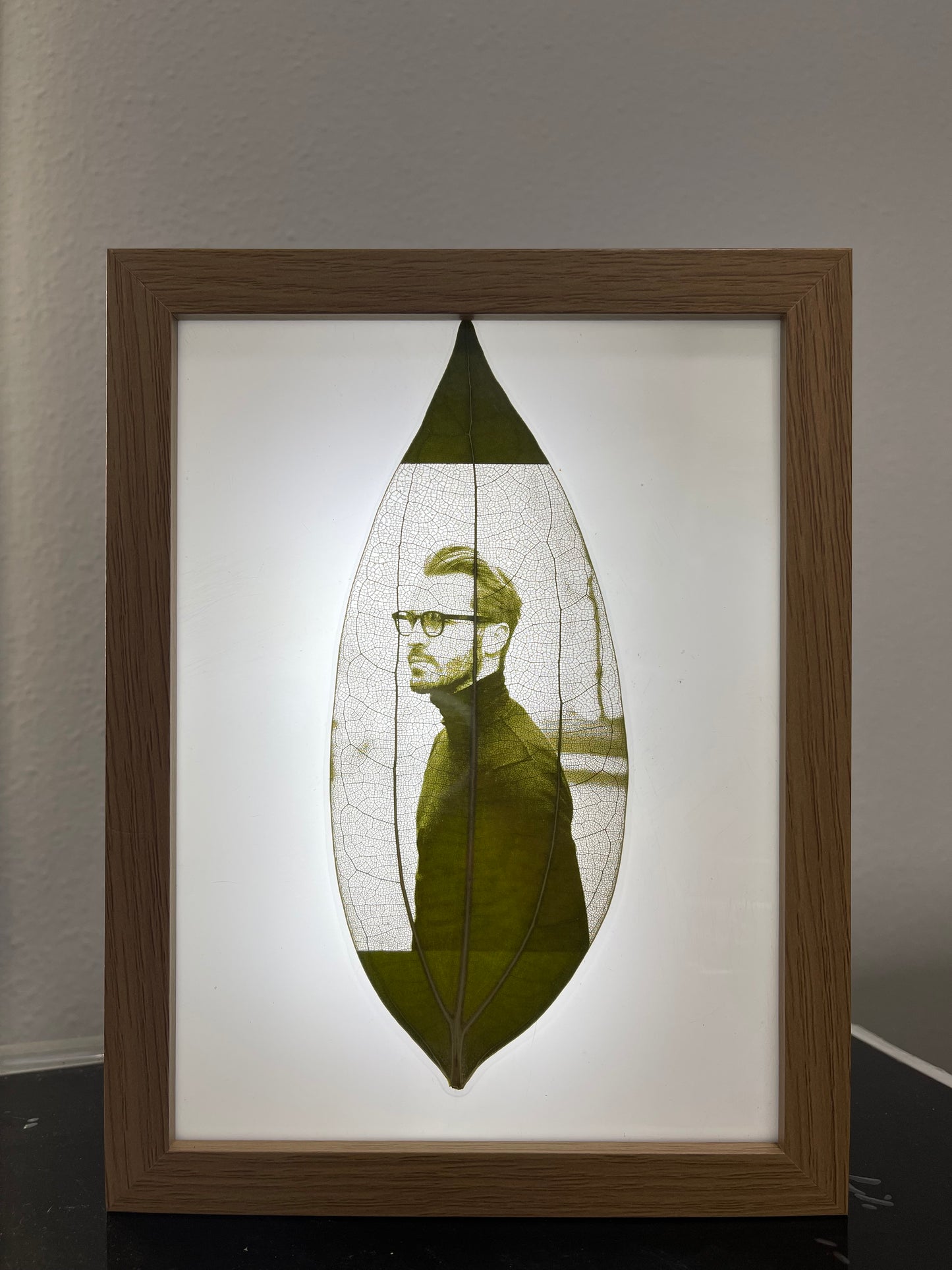 Leaf Engraving With LED Frame